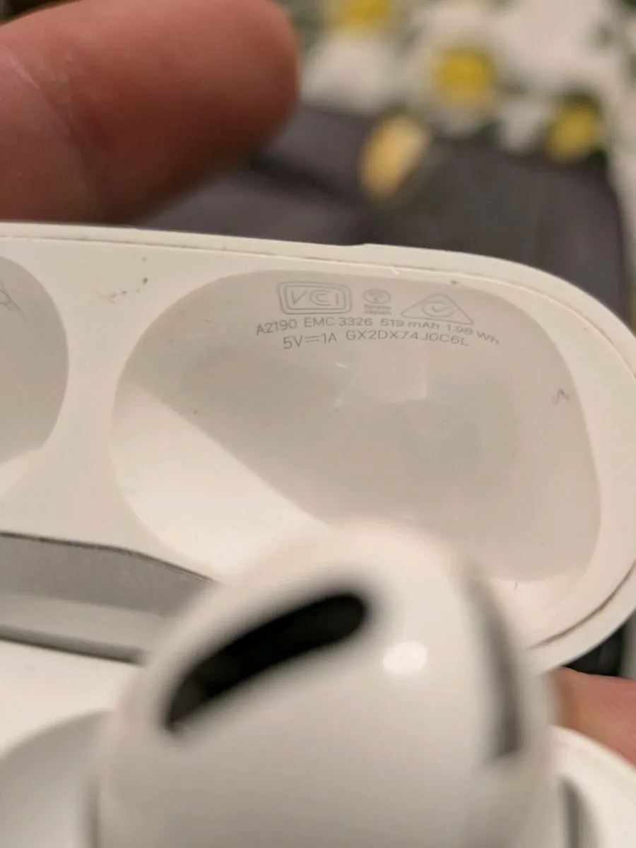 Apple Airpods pro case A2190 - Image 4