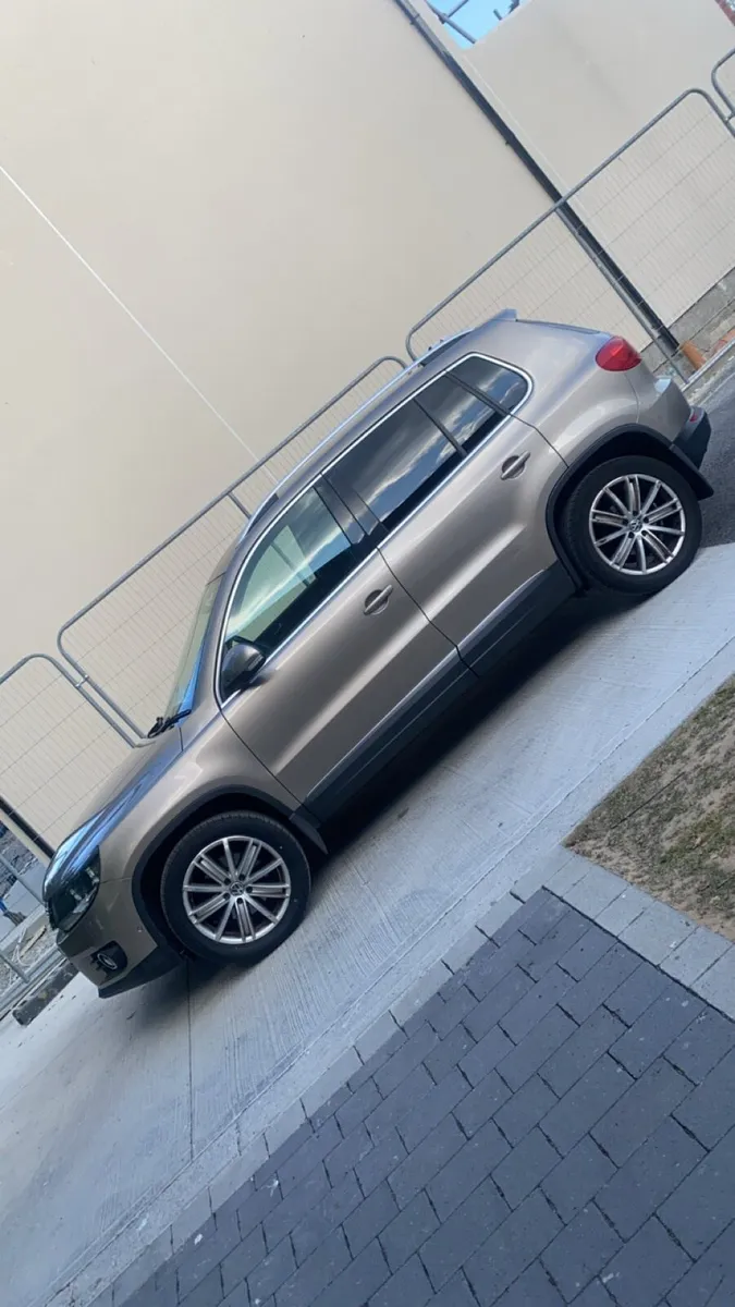 2014 VW TIGUAN - Image 2