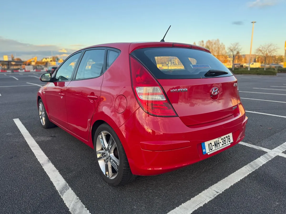Hyundai i30 *NEW NCT *EXCELLENT CONDITION - Image 2
