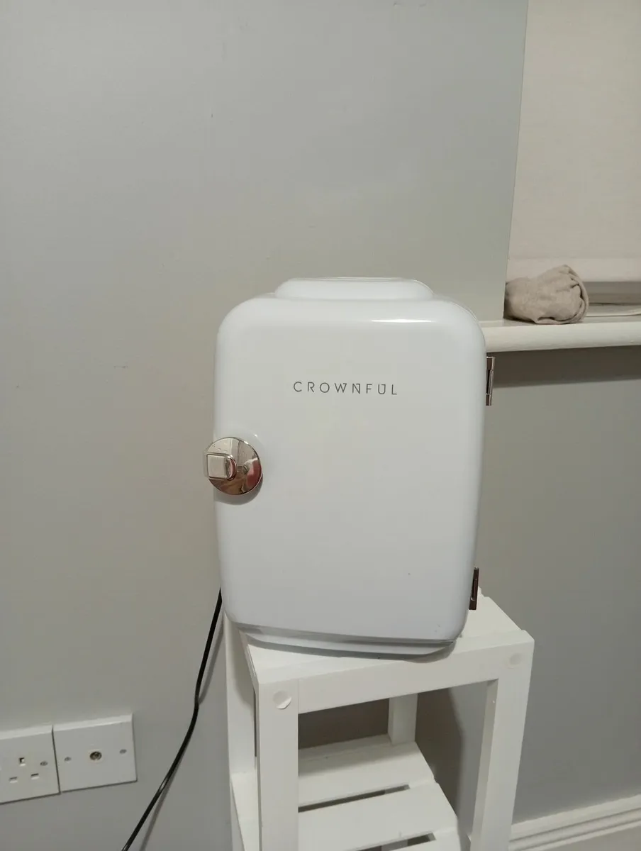 Mini fridge - Image 1