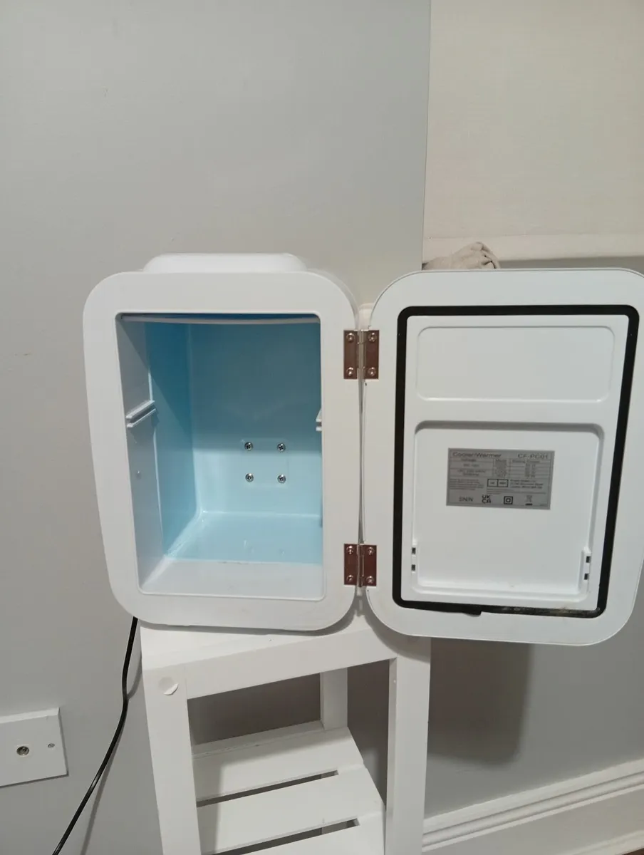 Mini fridge - Image 2