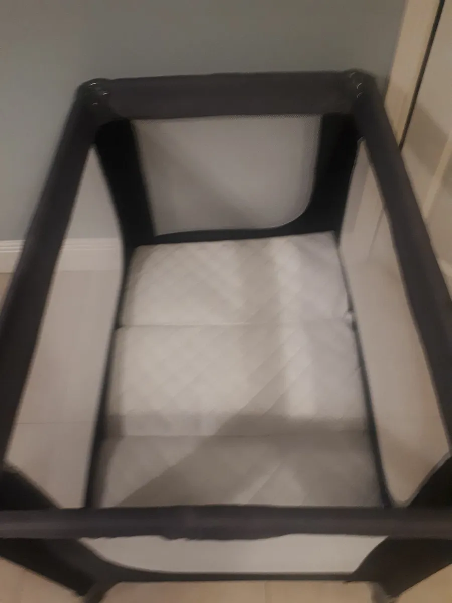 Travel cot and matress - Image 3