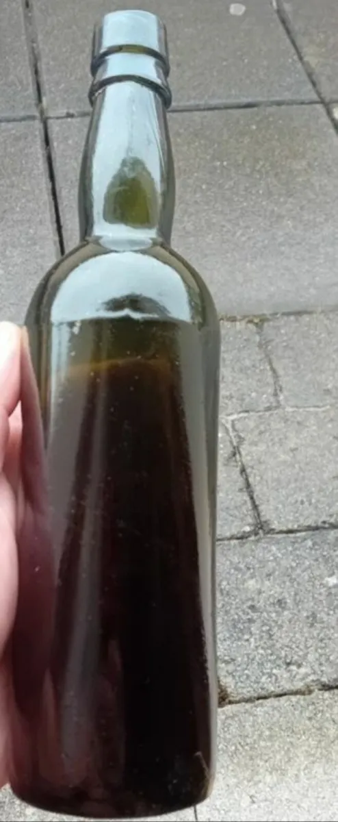 VINTAGE. THREE PIECE MOLD BOTTLE