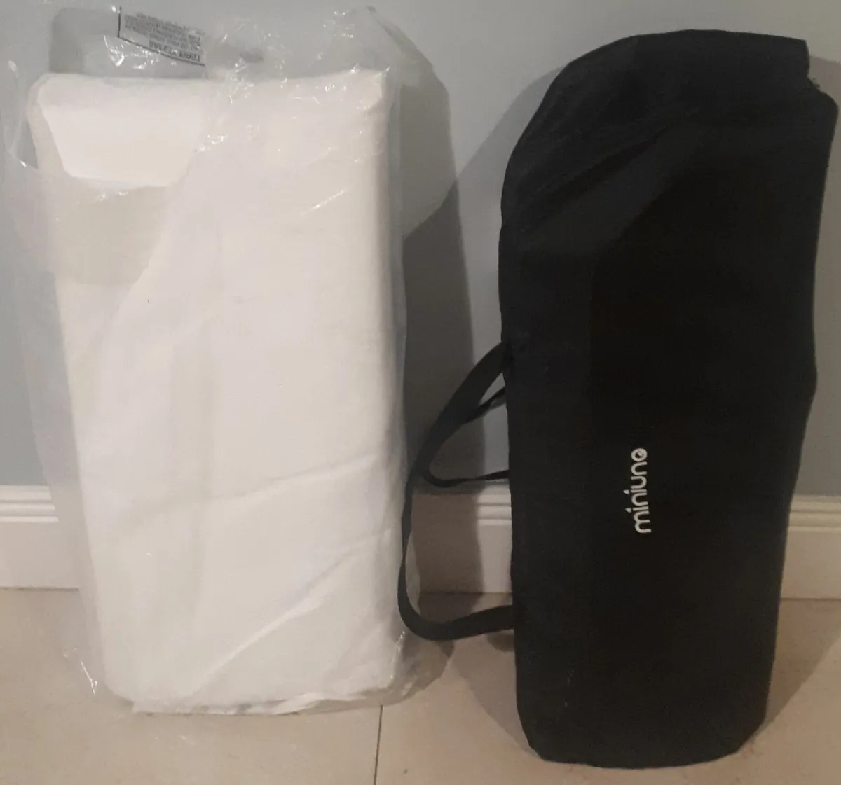 Travel cot and matress - Image 4