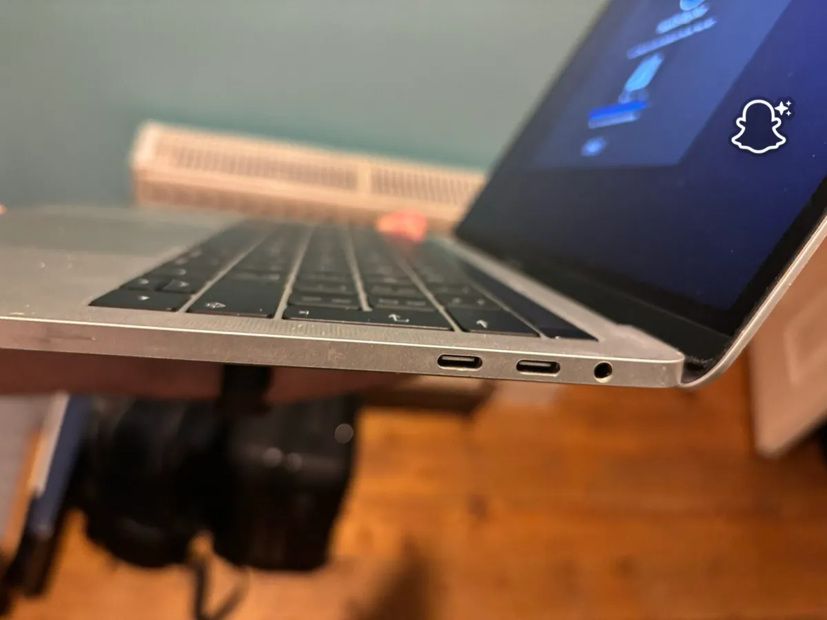 MacBook Pro w Touchbar 2016 - Image 2