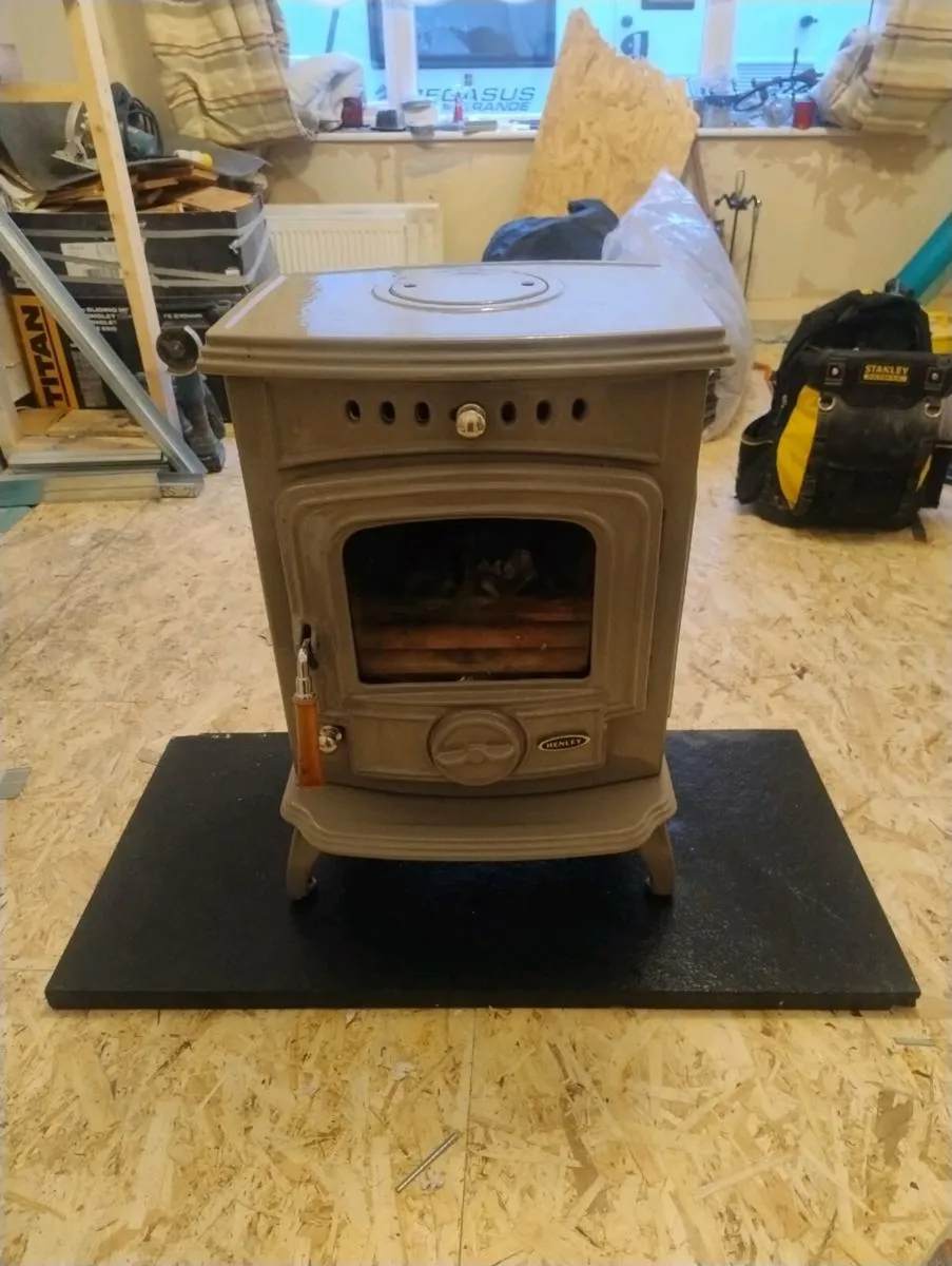 Henley stove with mantle and slate hearth - Image 2