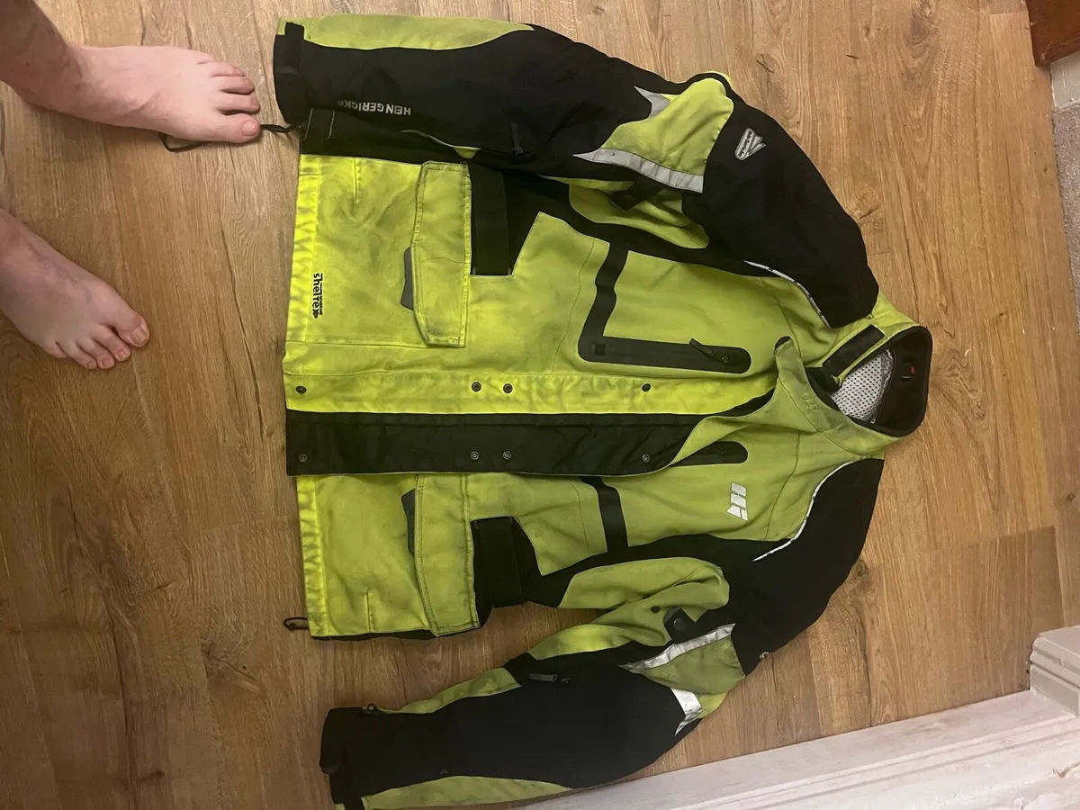 Garage clean out of motorcycle jackets - Image 4