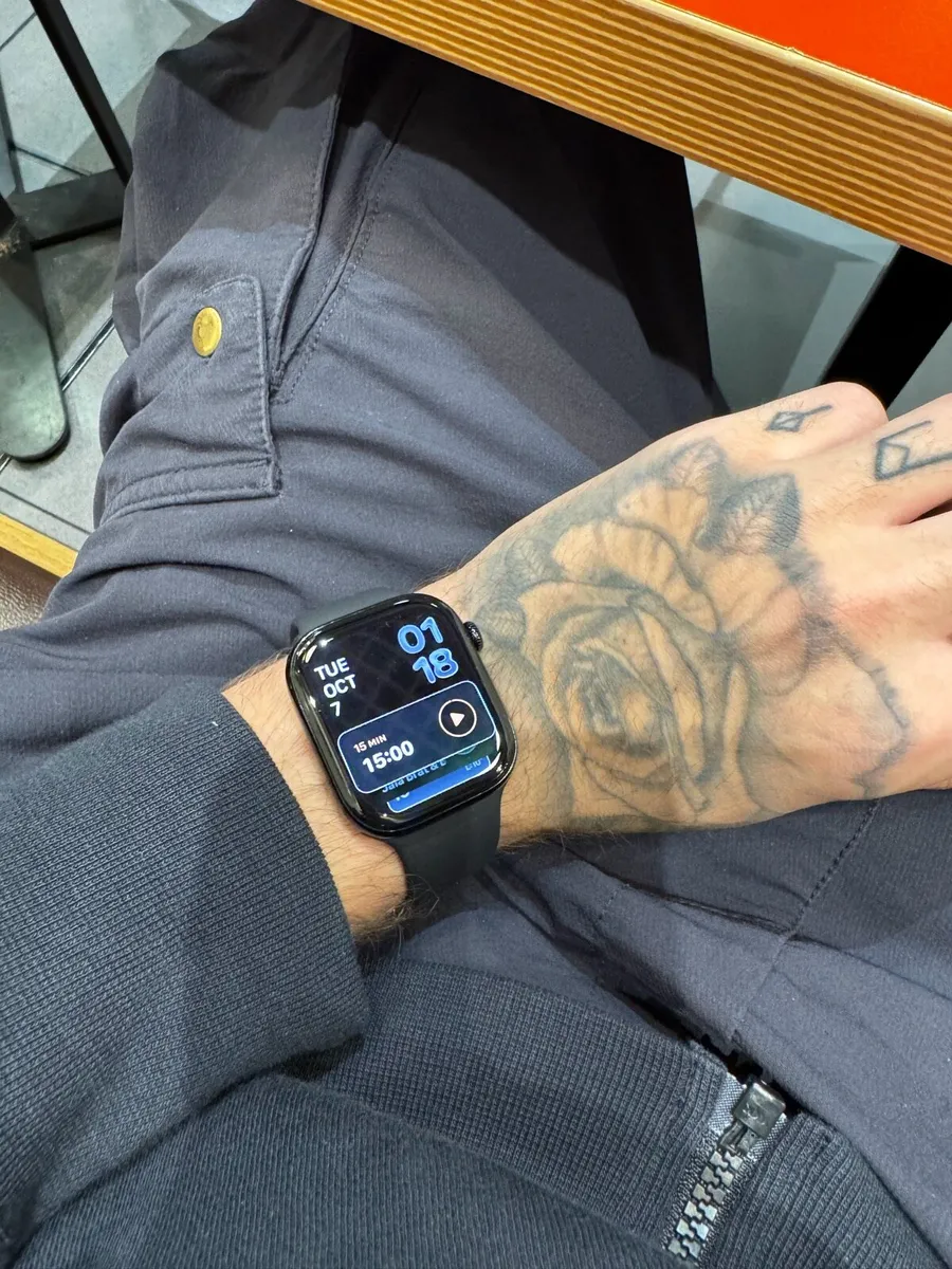 Apple watch series 11 46mm - Image 2