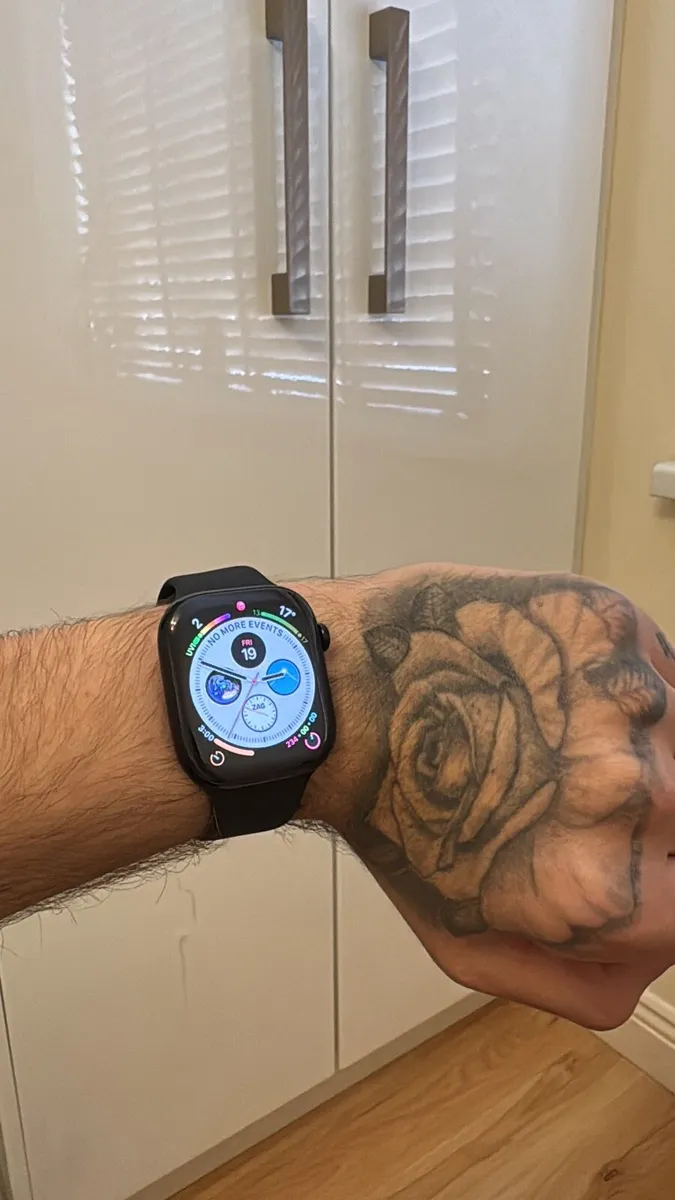 Apple watch series 11 46mm - Image 1