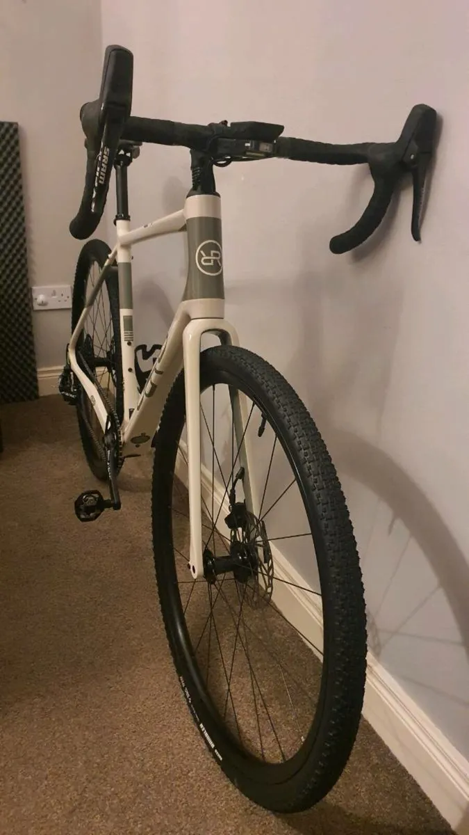 Orro Terra C gravel bike full carbon frame - Image 2