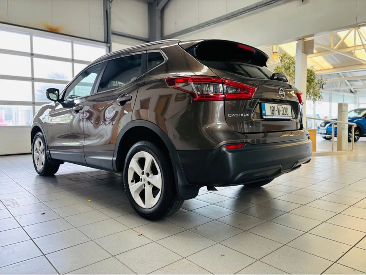 Nissan Qashqai 1.2 SV 18 4DR - Image 3
