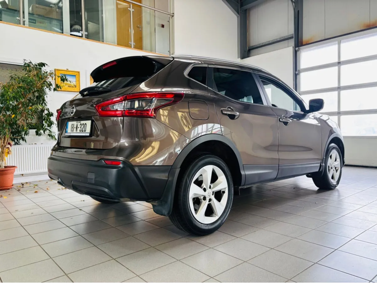 Nissan Qashqai 1.2 SV 18 4DR - Image 4