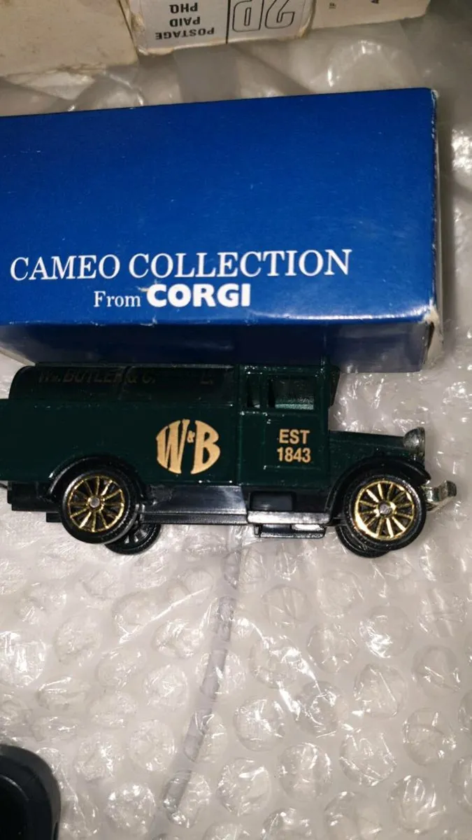 4 VINTAGE CORGI CLUB MEMBERS DIE.CAST MODELS - Image 4