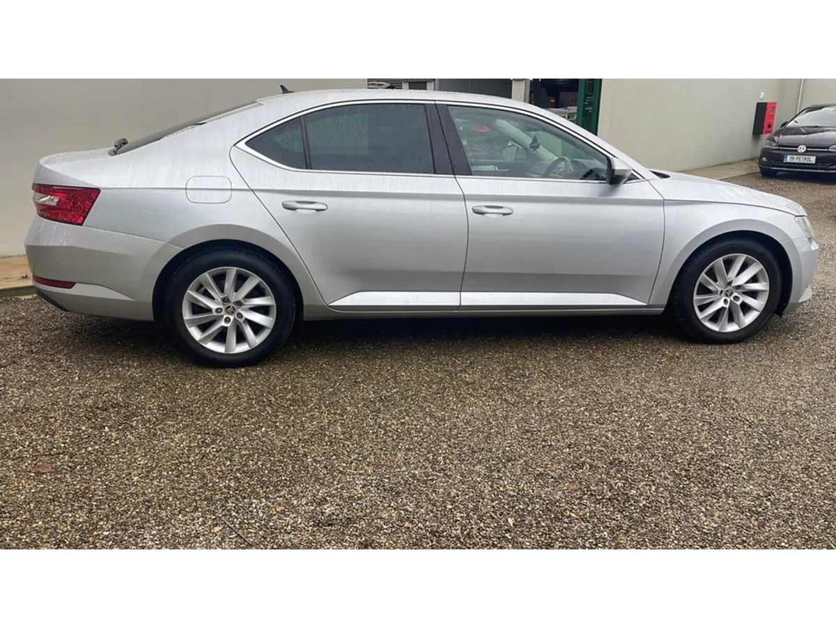 Skoda Superb SE TECHNOLOGY TDI DSG - Image 3