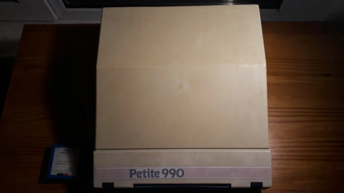 Petite 990 Typewriter - Image 2
