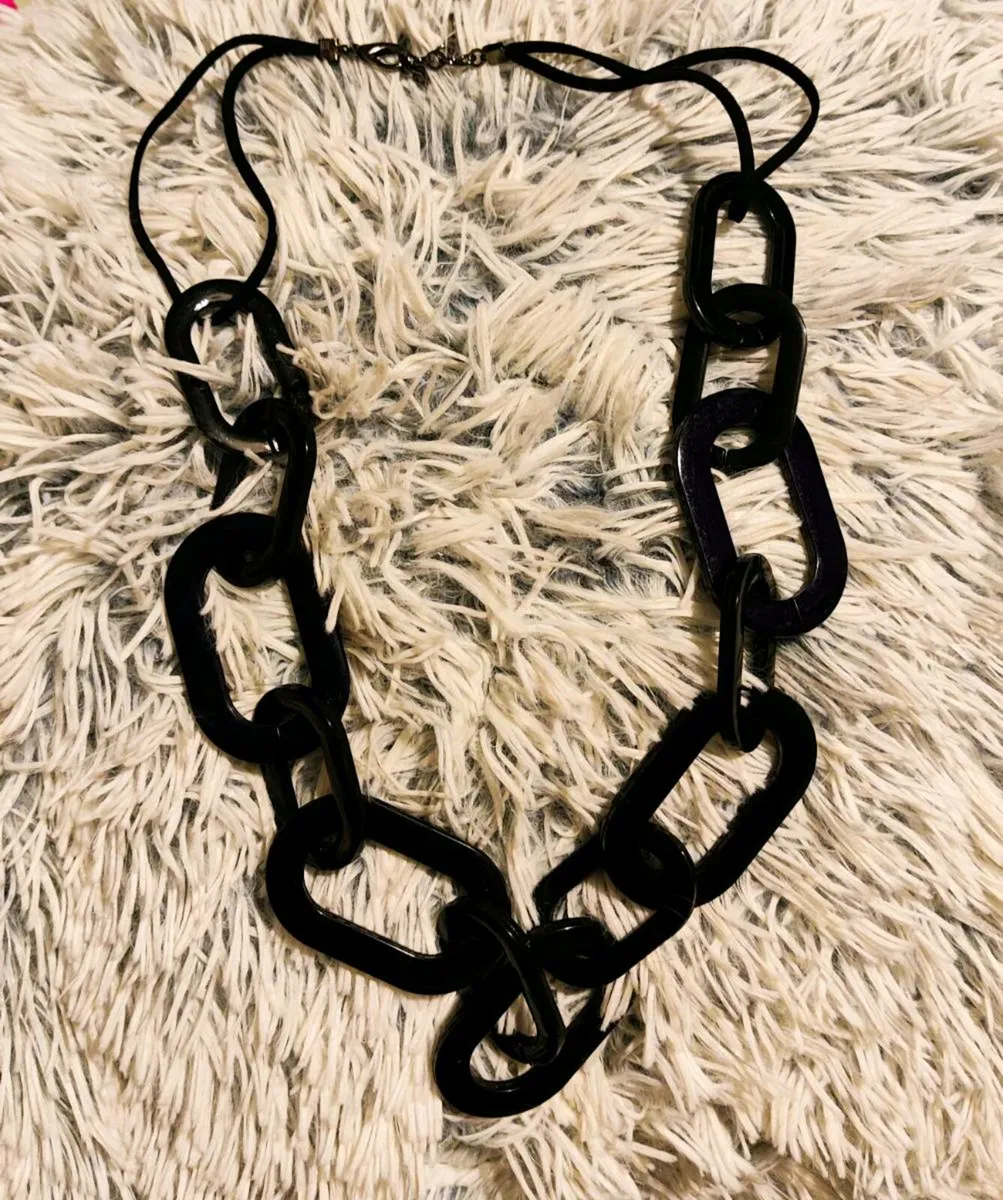 🖤 Chunky Black Chain Necklace – Sleek, Bold & Min - Image 2