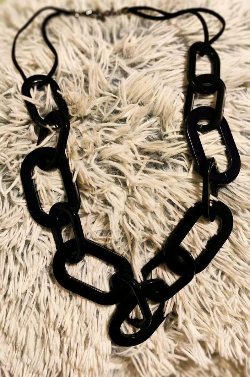 🖤 Chunky Black Chain Necklace – Sleek, Bold & Min - Image 4