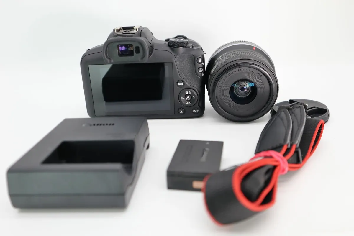 CANON EOS R100 MIRRORLESS & RF-S 18-45 IS STM LENS - Image 2