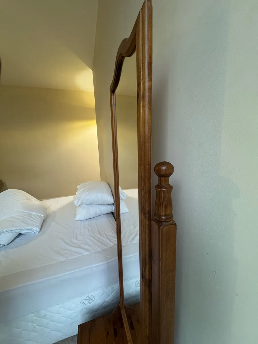 Solid wood cheval mirror with drawer - Image 2