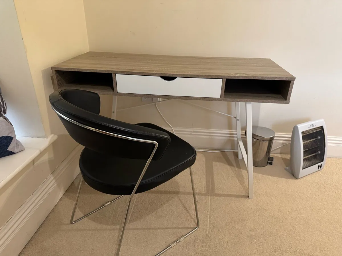 Office desk - Image 1