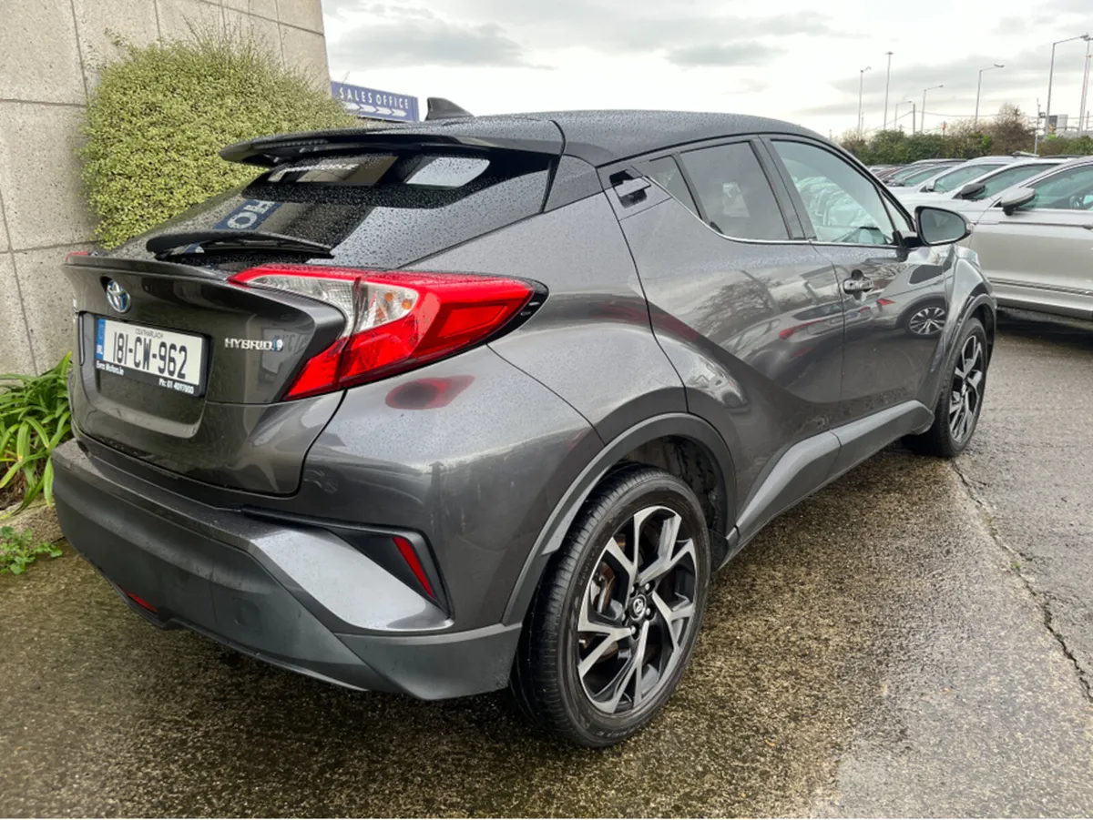 Toyota C-HR HYBRID AUTOMATIC LUNA SPORT 1.8 PETROL - Image 4