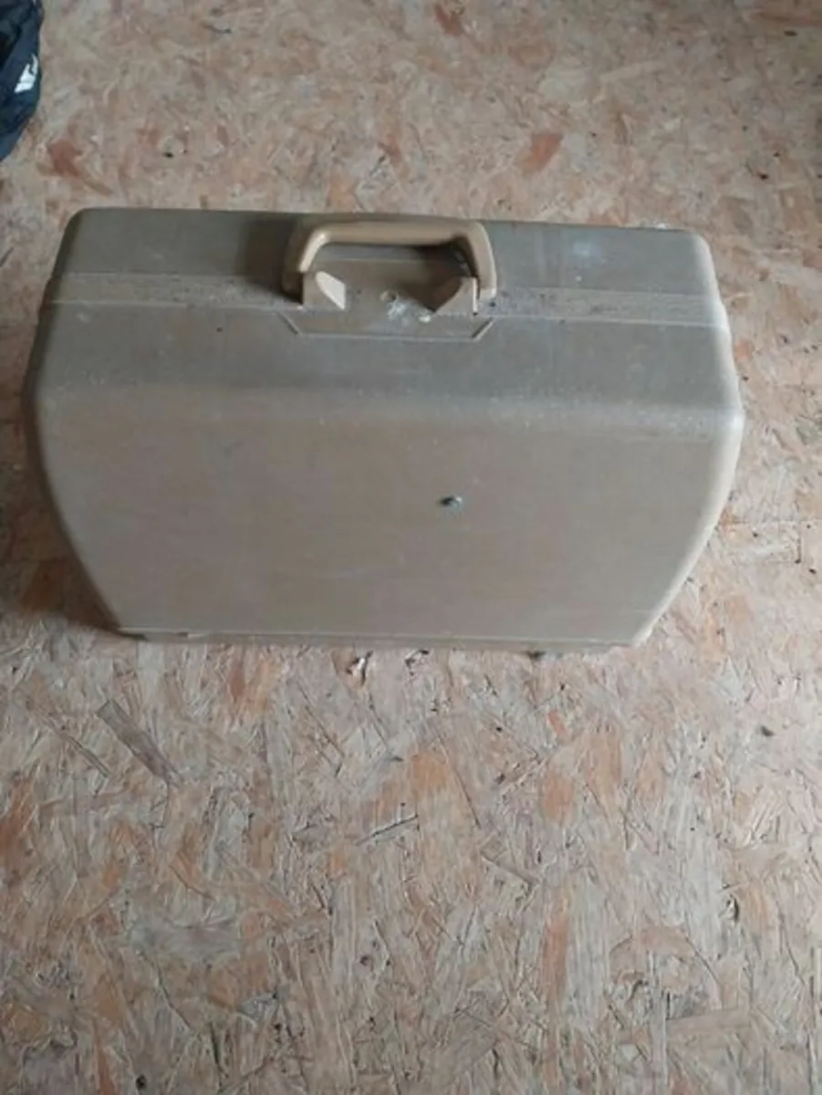 Sewing machine - Image 1