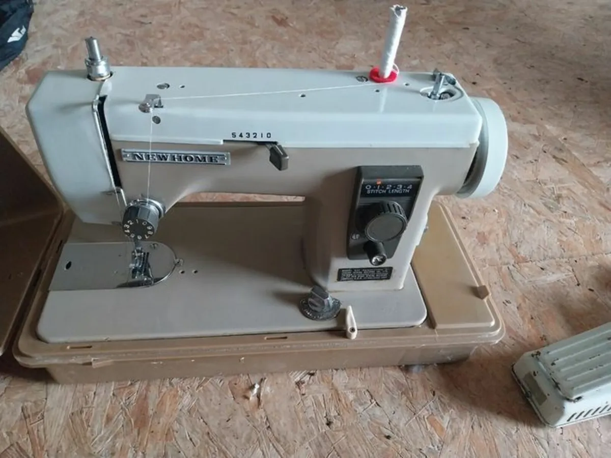 Sewing machine - Image 2