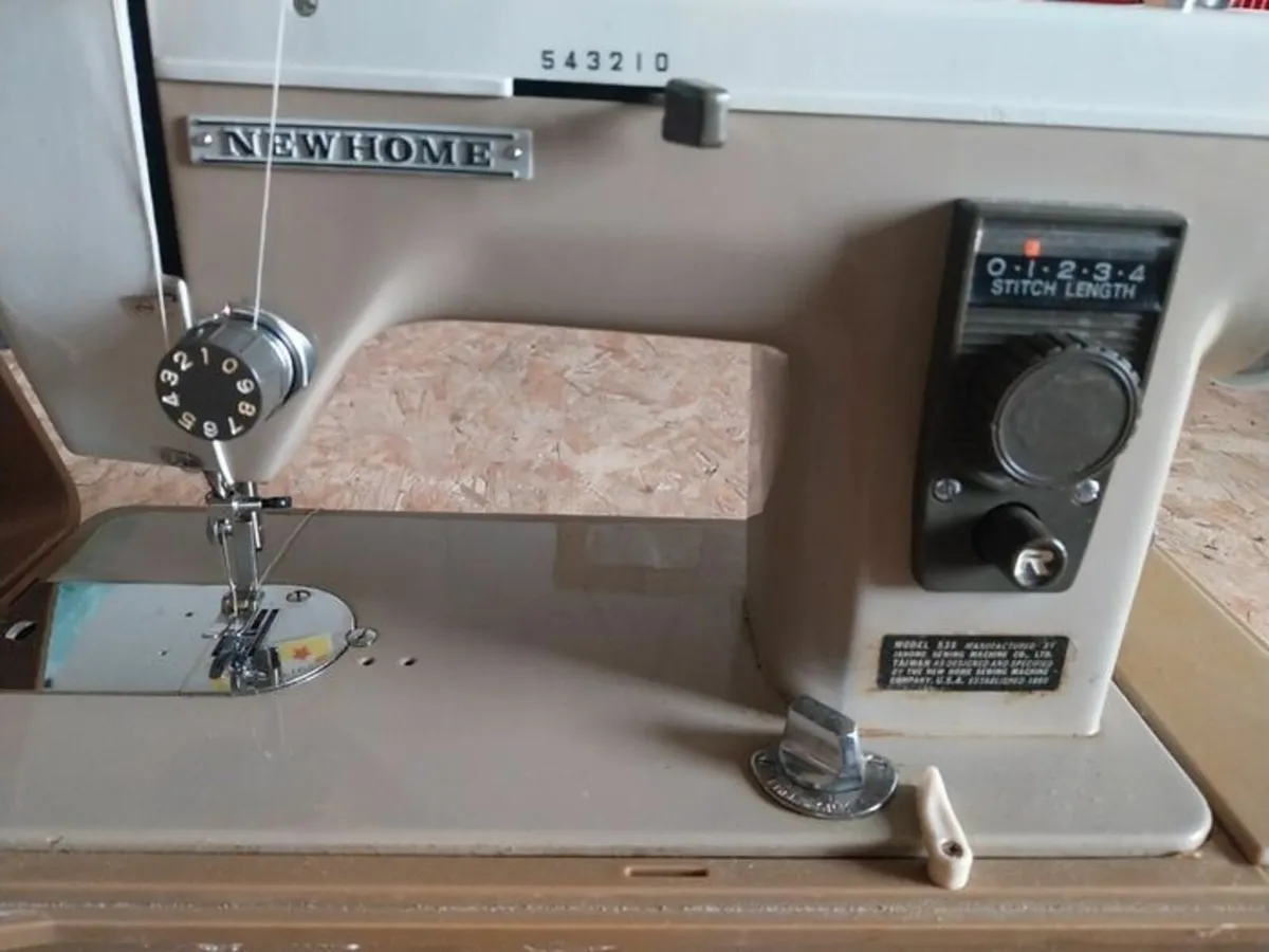 Sewing machine - Image 3