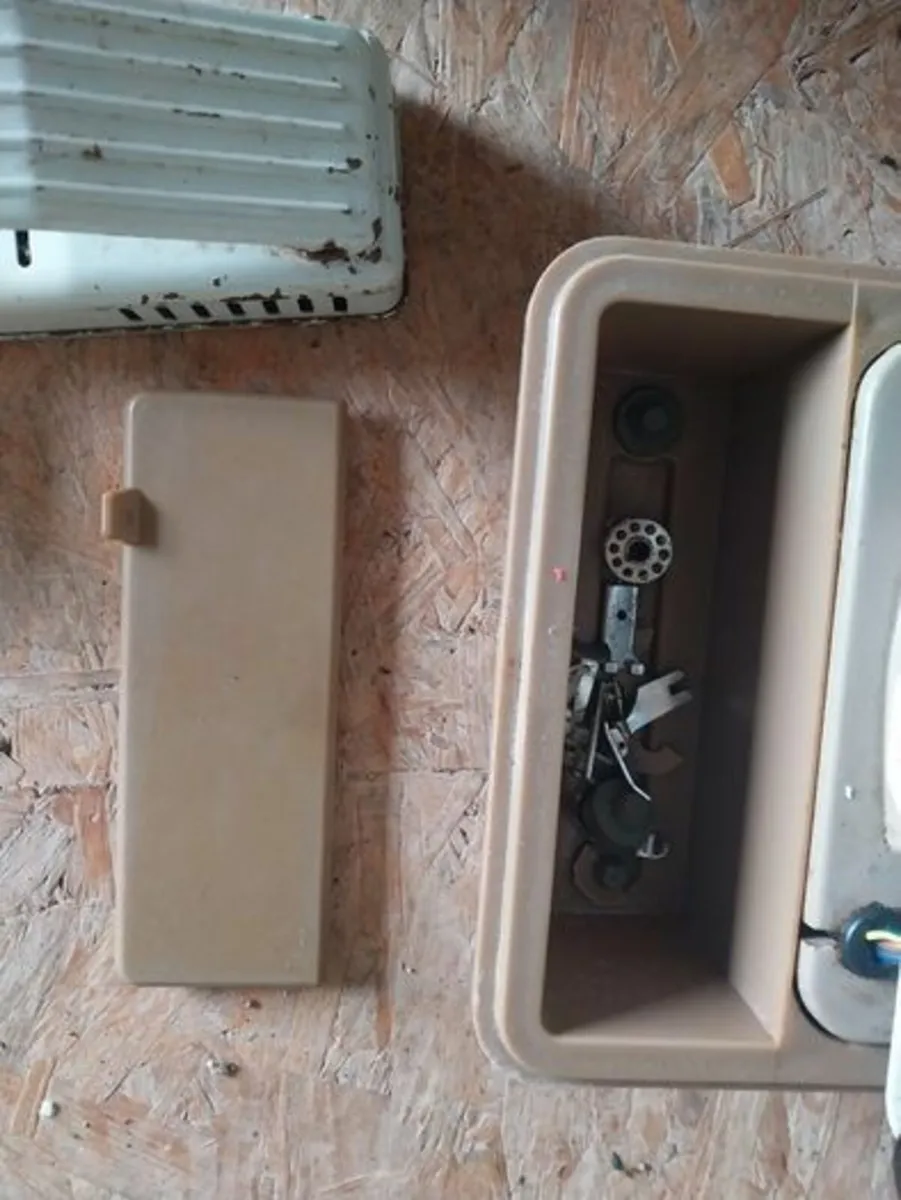 Sewing machine - Image 4