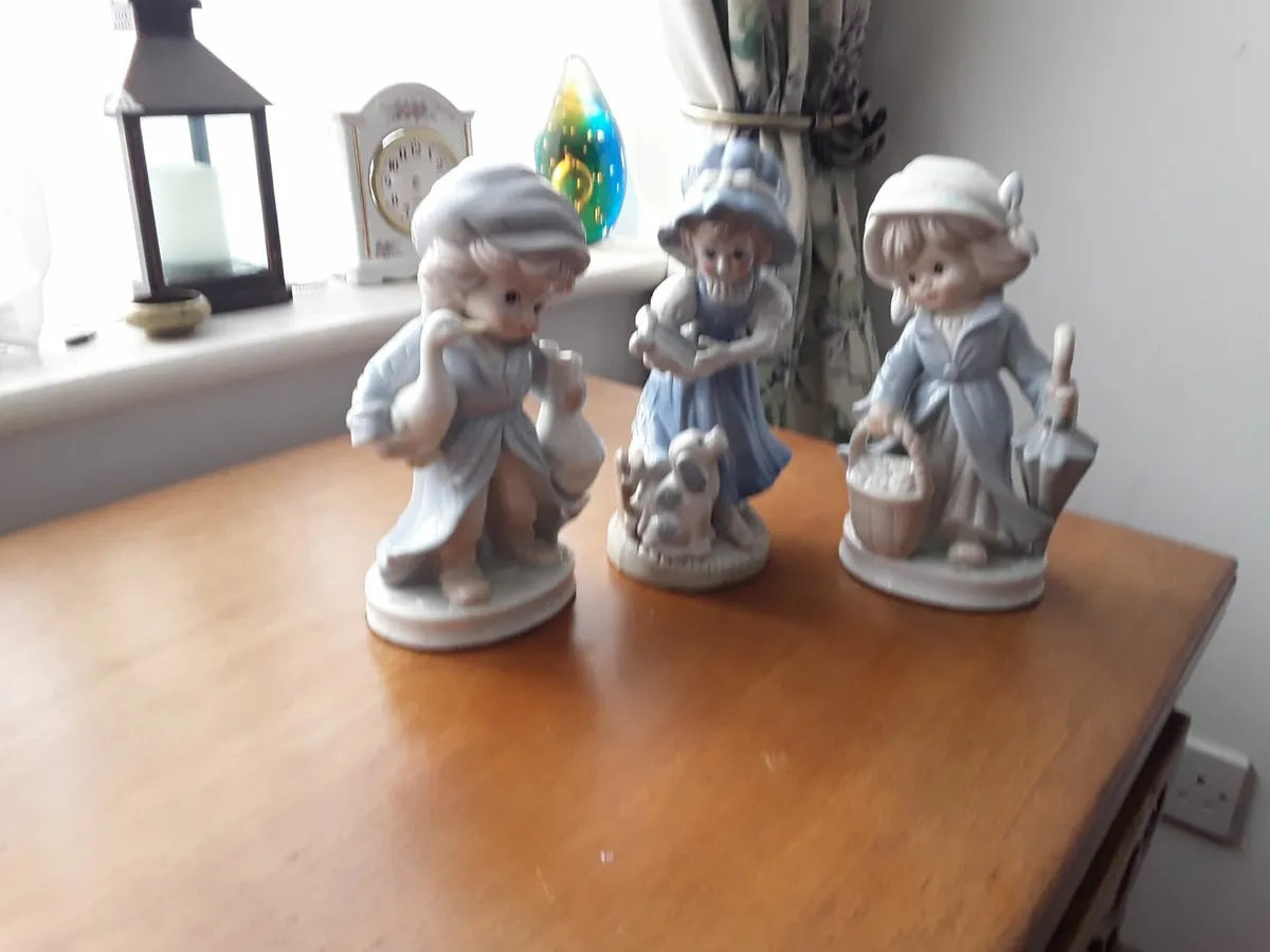 Porcelain figurine collectible - Image 3