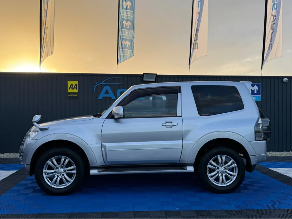 Mitsubishi Pajero 3.2 DIESEL - 4X4 - 2 SEATER - AU - Image 3