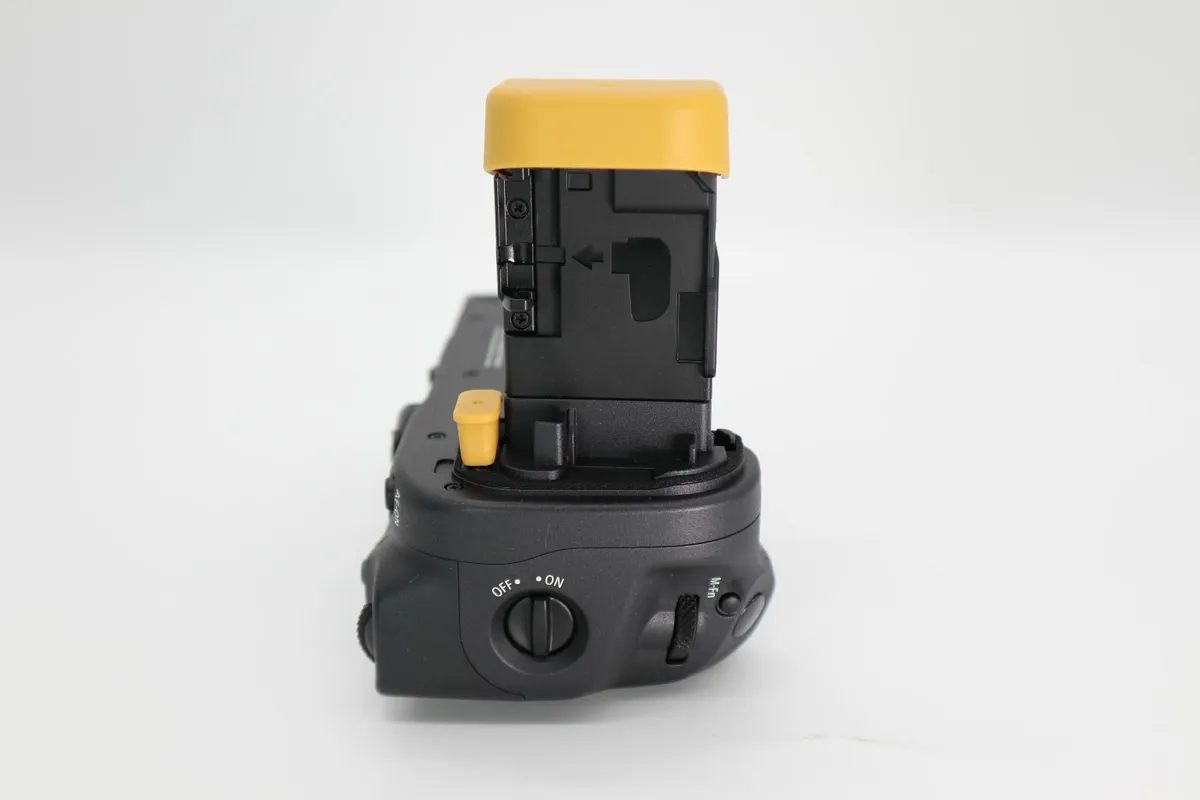 CANON BG-R10 BATTERY GRIP (EOS R5, R5C, R6, R6 II) - Image 4