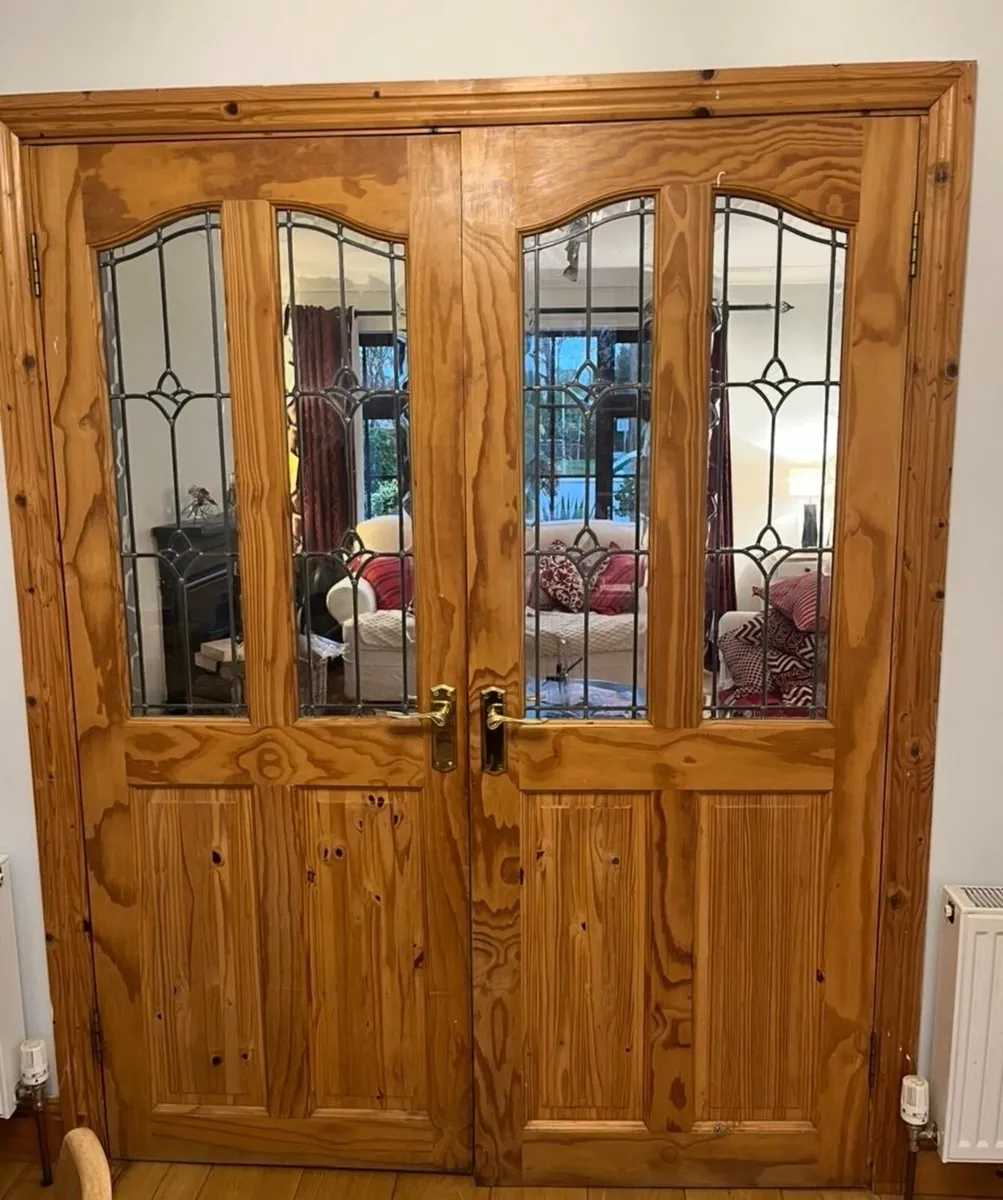 Double pine doors