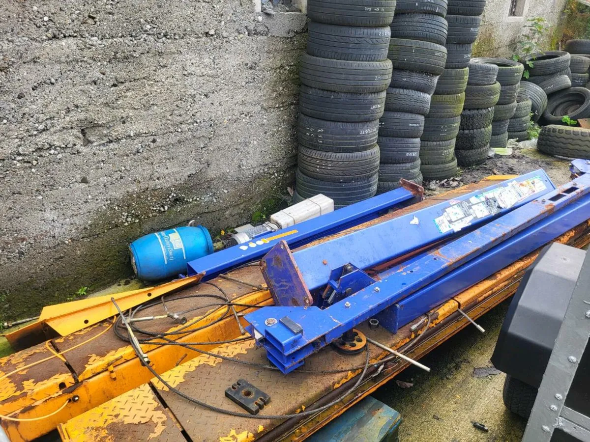 4 post lift - Image 2