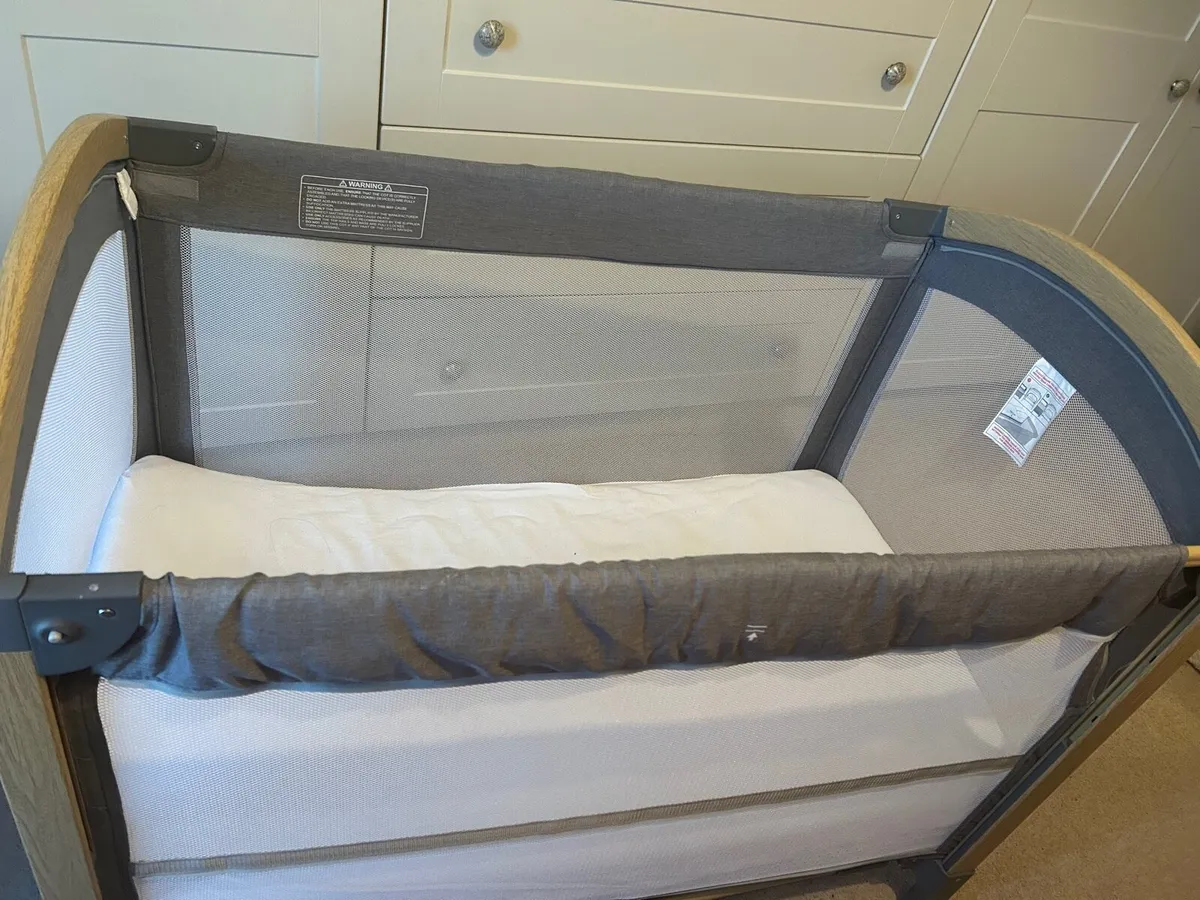 Babylo drop side travel cot - Image 2