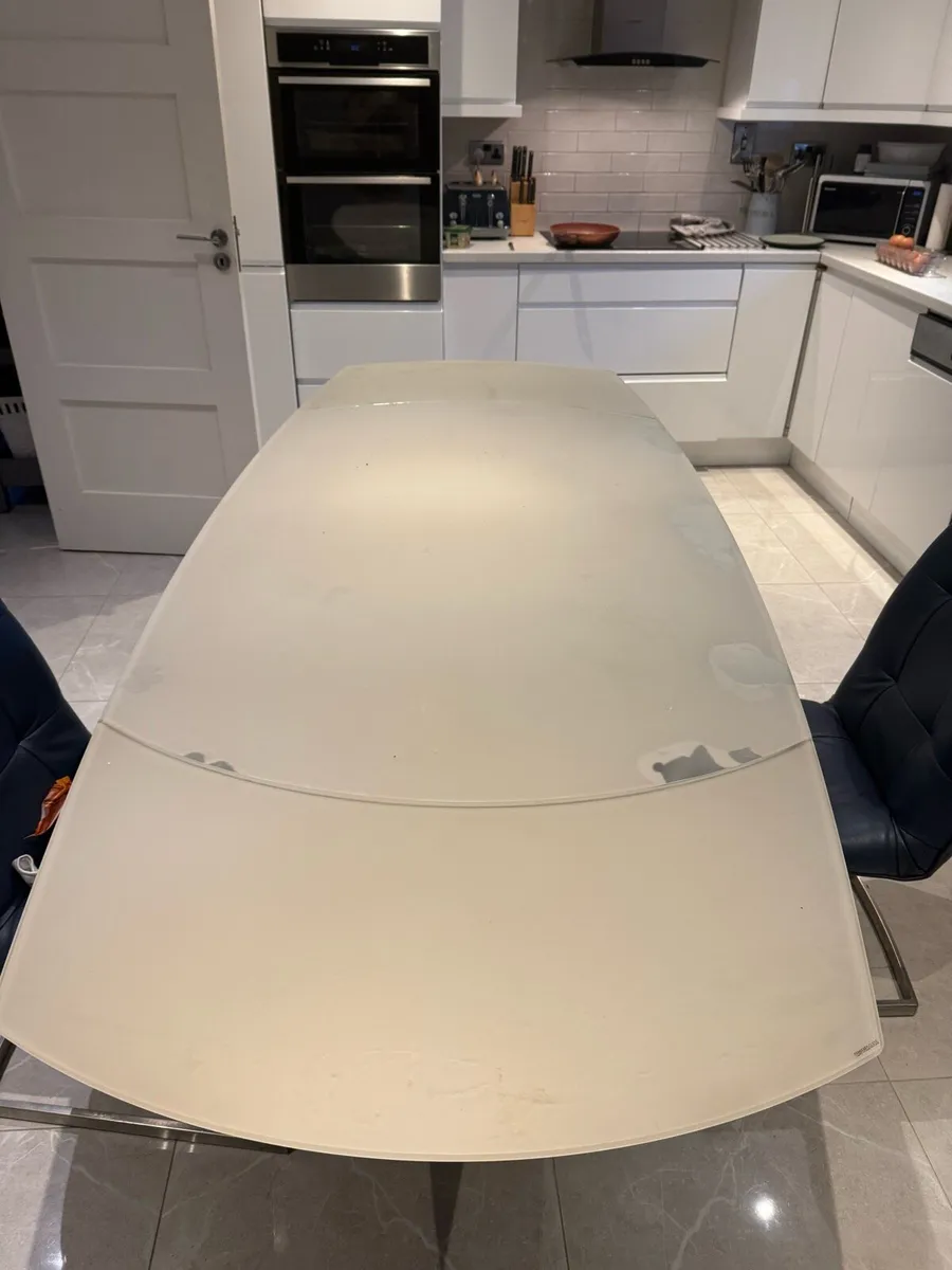 Extendable glass table free free - Image 2