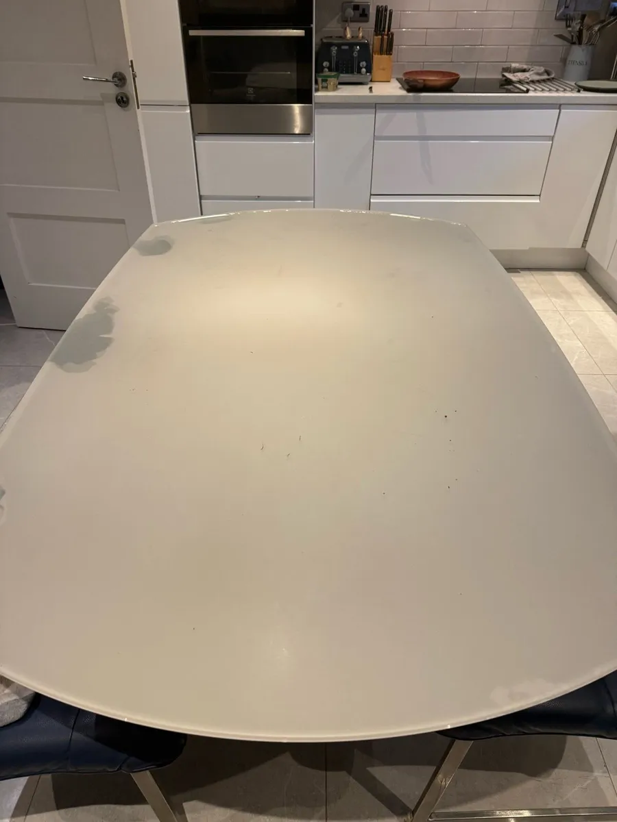 Extendable glass table free free - Image 4