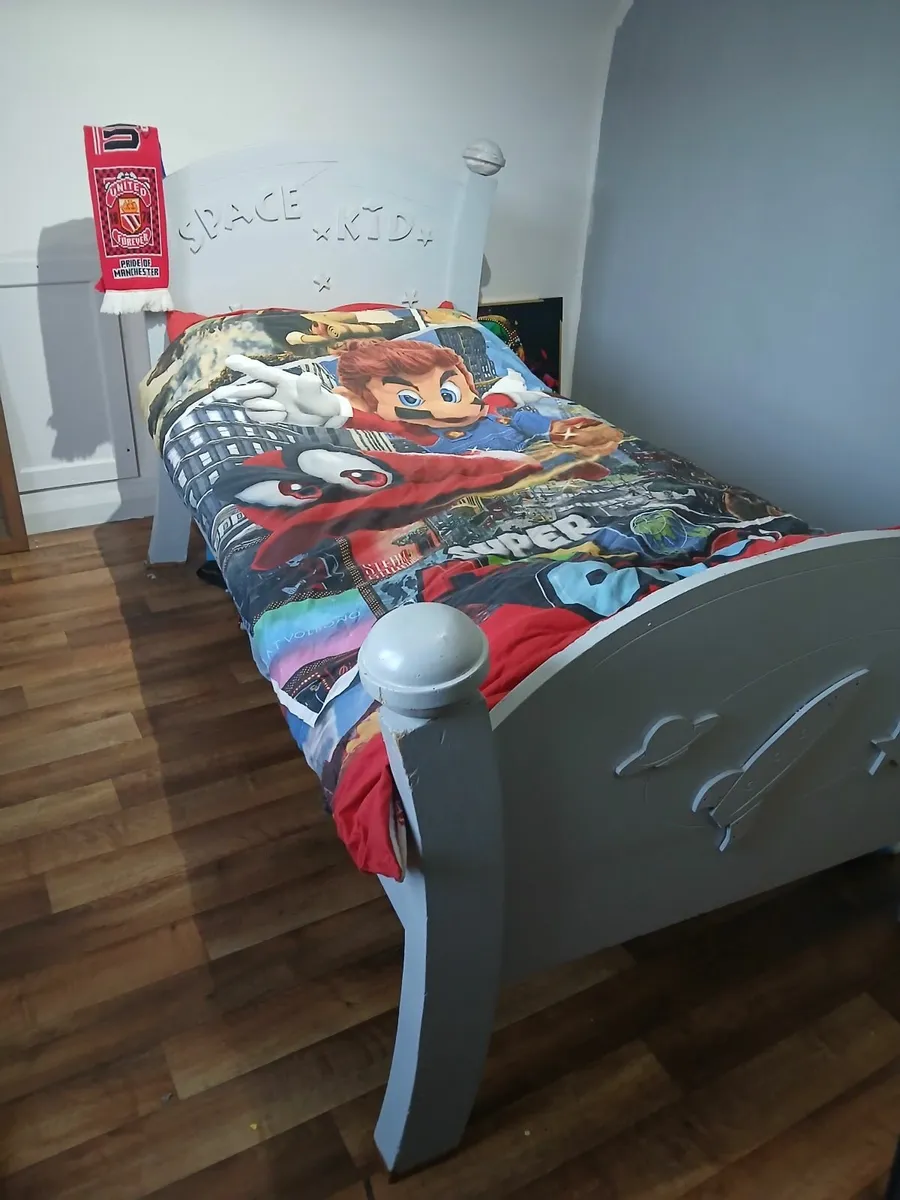 Full set of childrens bedroom furniture - Image 2