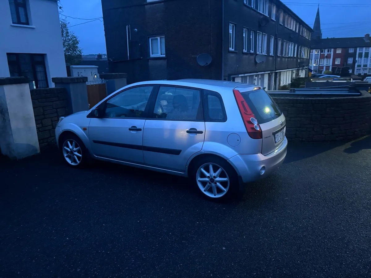 07 Ford Fiesta - Image 3