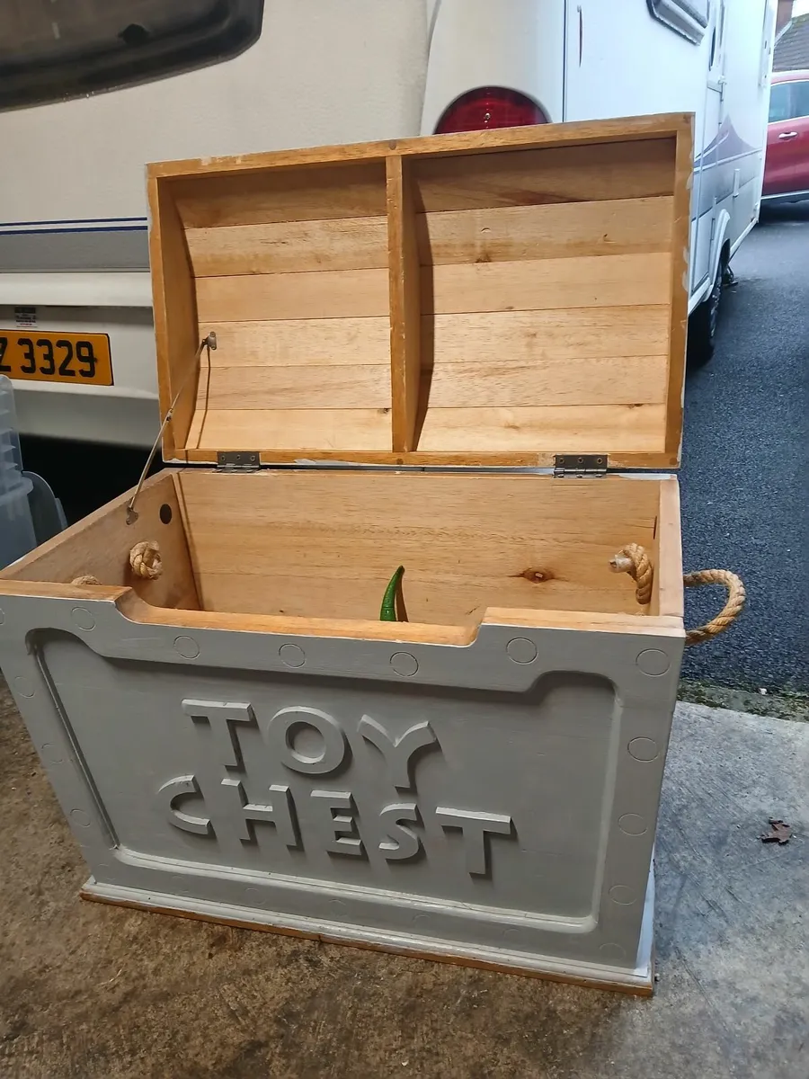 Full set of childrens bedroom furniture - Image 4