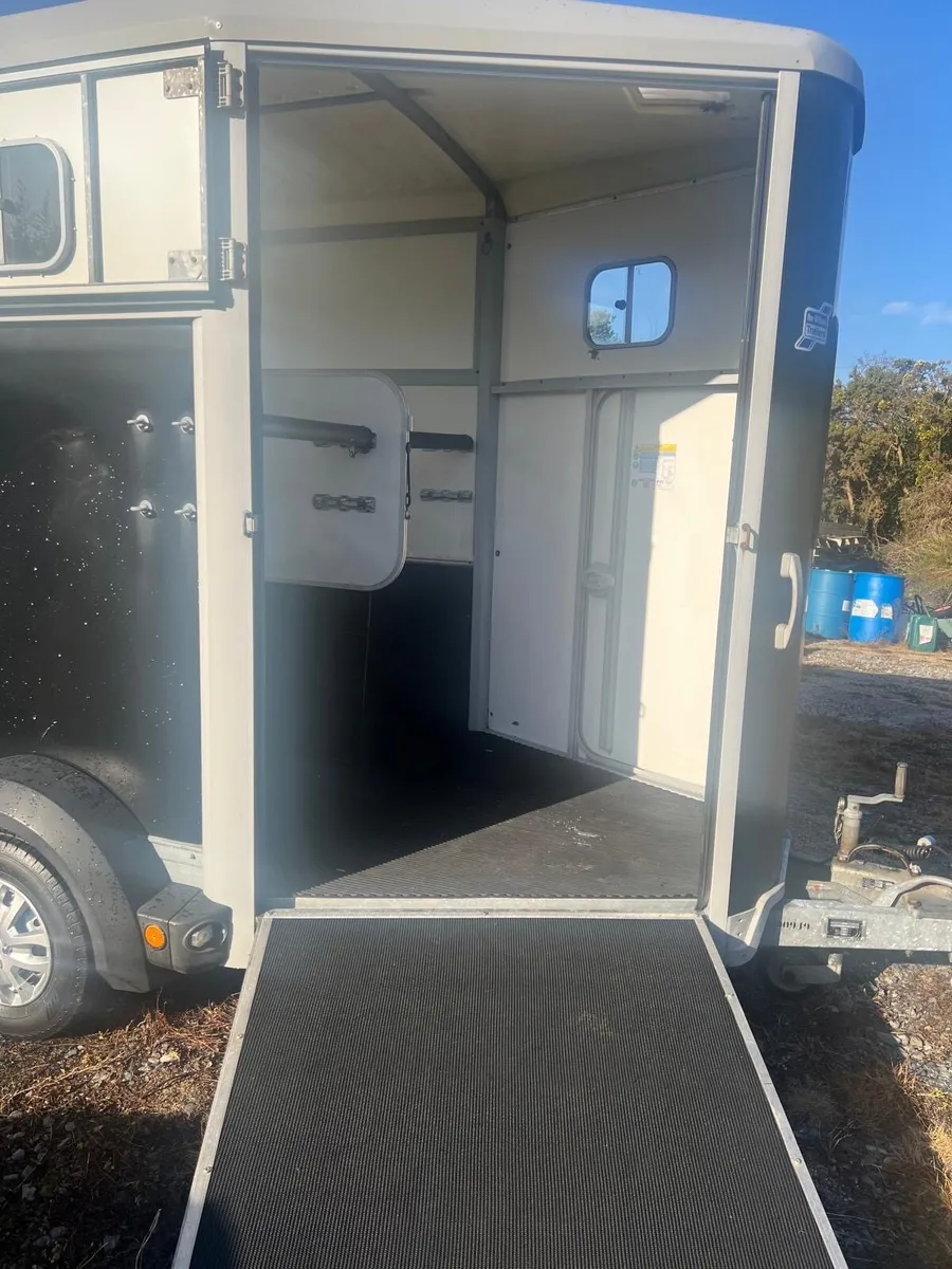 Ifor Williams HB511 horsebox excellent condition - Image 2
