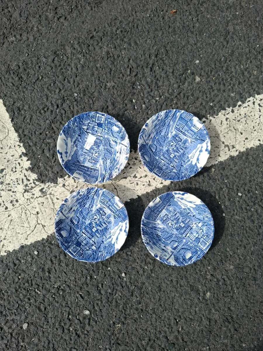 4 blue bowls possible to post