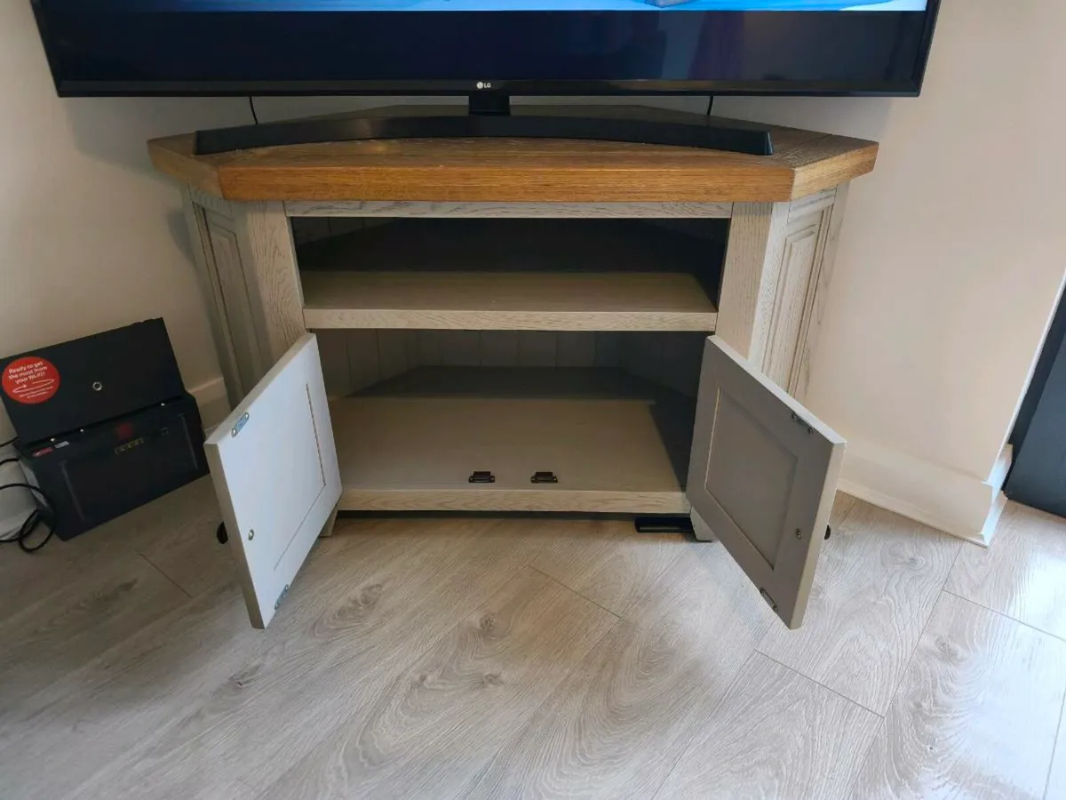 TV Unit - Image 3