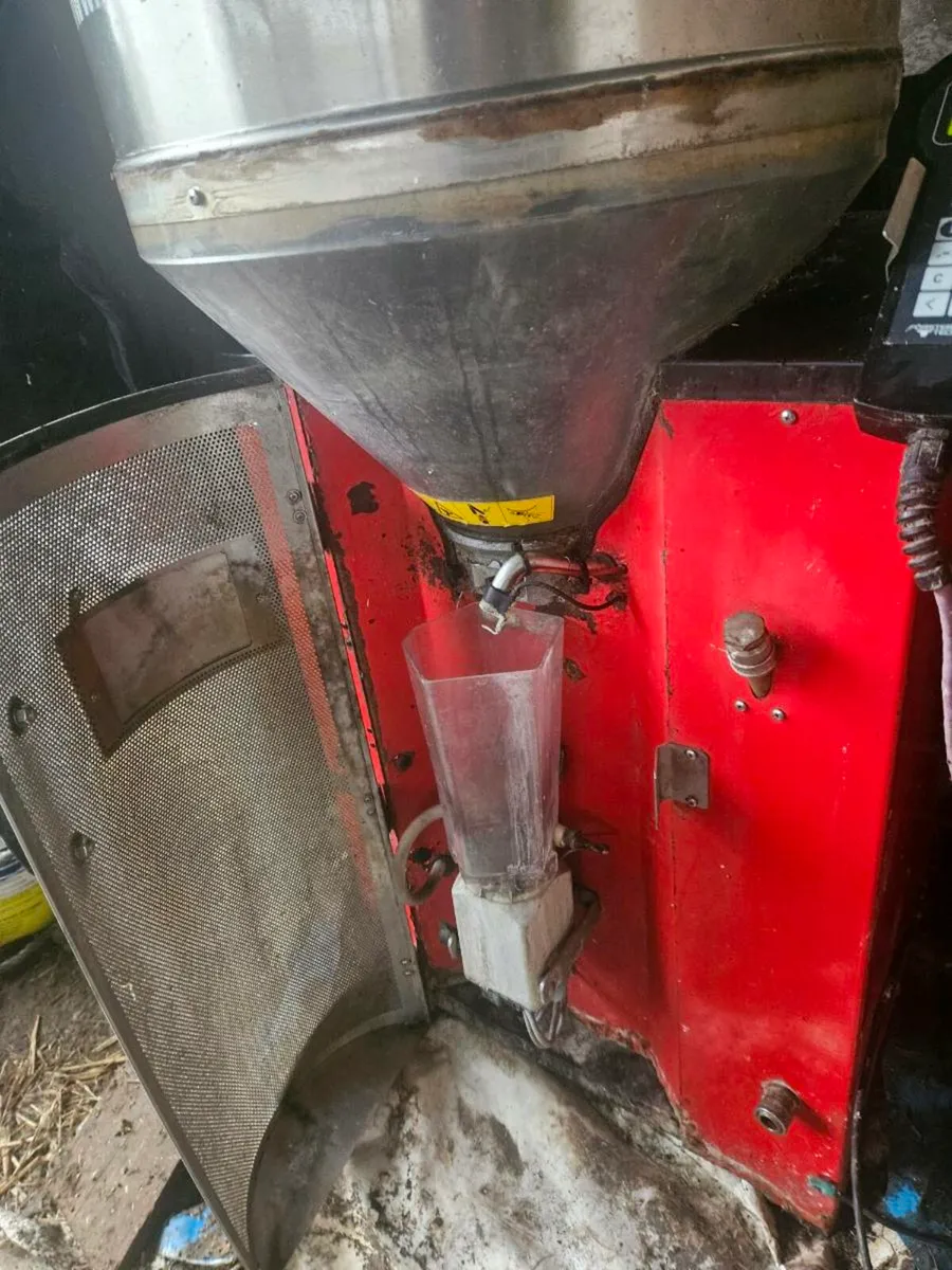 Lely automatic calf feeder - Image 4