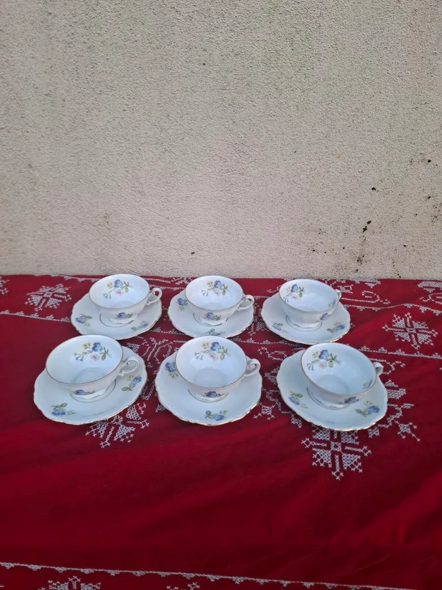 6 china floral tea cups and saucers postage possib - Image 1
