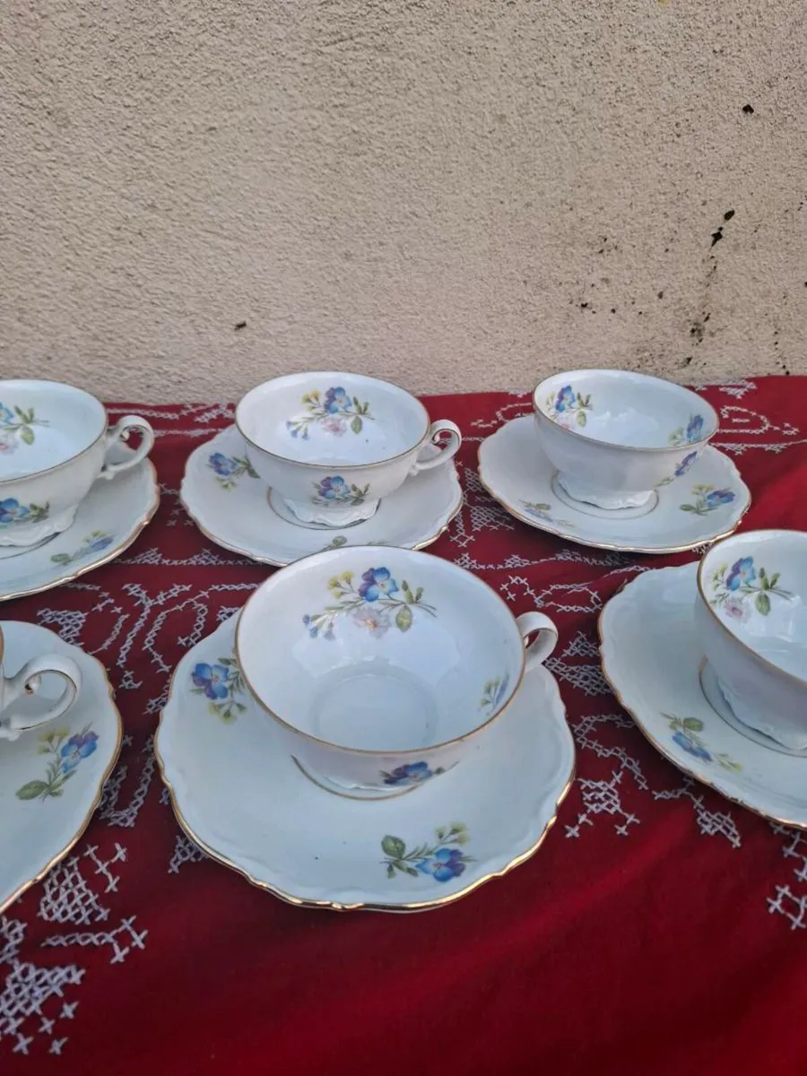 6 china floral tea cups and saucers postage possib - Image 2