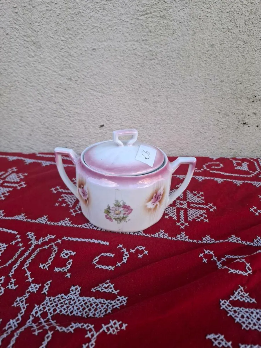 Pink china sugar bowl postage possible - Image 1