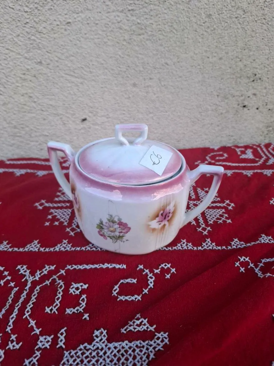 Pink china sugar bowl postage possible - Image 2