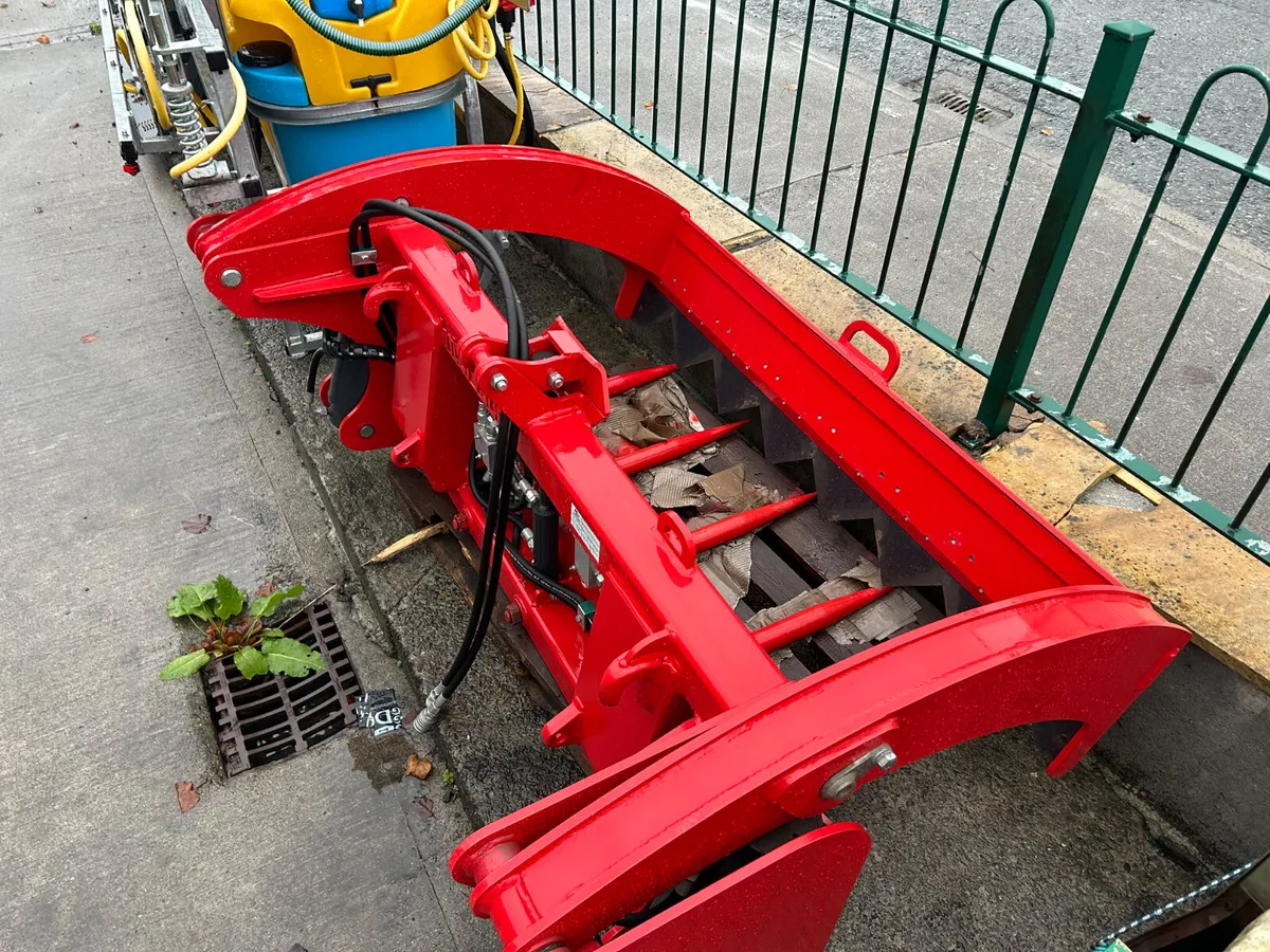 New InterTech Bale Shear - Image 1