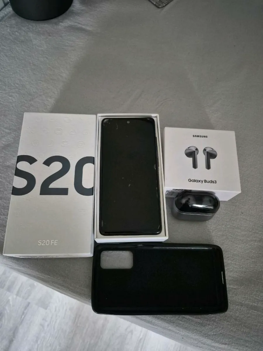 Samsung Galaxy S20 FE and Galaxy Buds 3 - Image 1